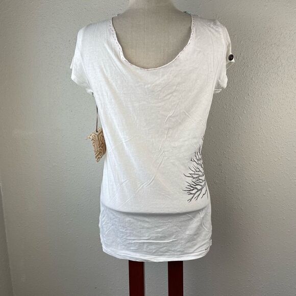 NWT Farmer’s Market Hand Drawn Art Top Size M - Picture 5 of 6